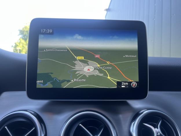 MERCEDES-BENZ GLA 200 Fascination  