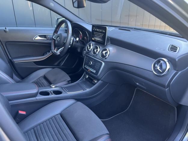 MERCEDES-BENZ GLA 200 Fascination  