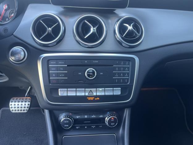 MERCEDES-BENZ GLA 200 Fascination  
