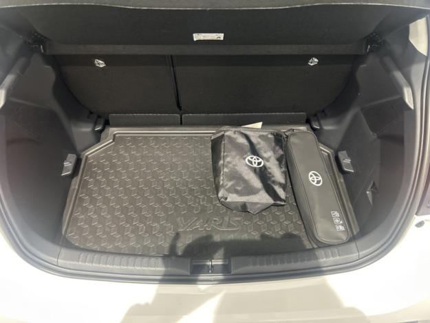 TOYOTA Yaris 116h Design  