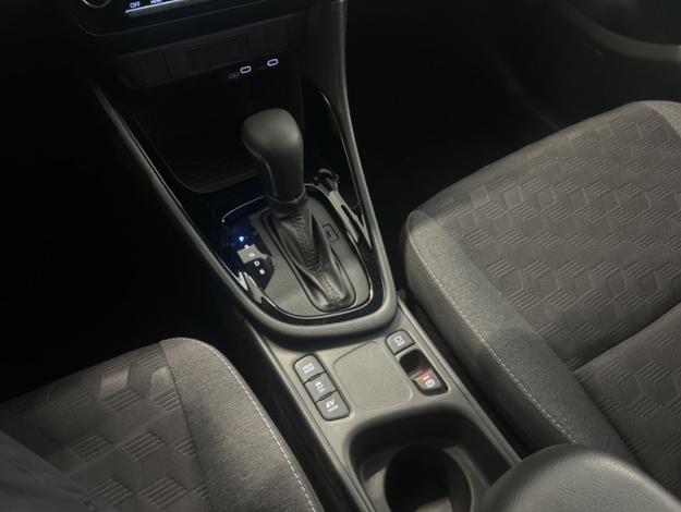 TOYOTA Yaris 116h Design  