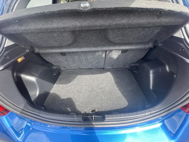 TOYOTA Yaris 100h Attitude  