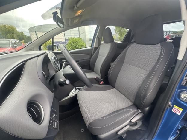 TOYOTA Yaris 100h Attitude  