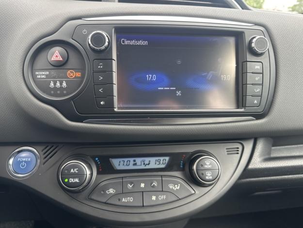TOYOTA Yaris 100h Attitude  