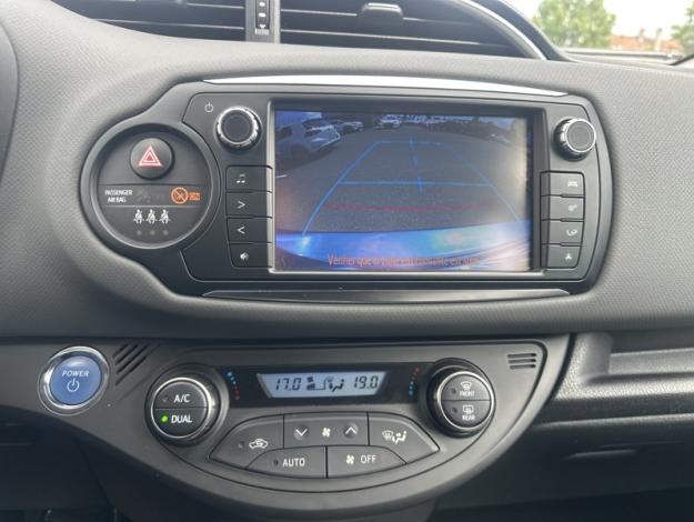 TOYOTA Yaris 100h Attitude  
