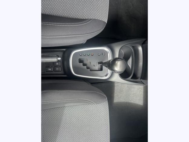TOYOTA Yaris 100h Attitude  