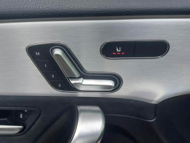 MERCEDES-BENZ Classe A 180 d Berline AMG Line  
