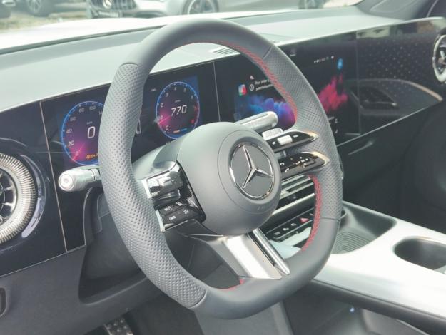 MERCEDES-BENZ GLB 180  GLB 180  140 Years Edition 
