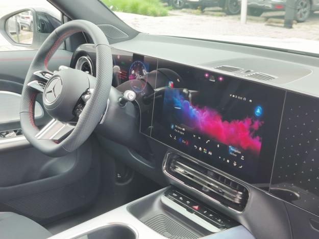 MERCEDES-BENZ GLB 180  GLB 180  140 Years Edition 