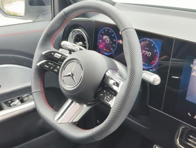 MERCEDES-BENZ GLB 180  GLB 180  140 Years Edition 