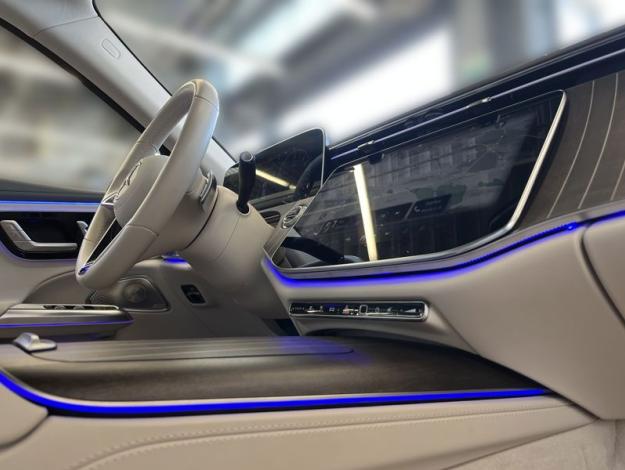 MERCEDES-BENZ Třídy E E 300 de 4MATIC s hybridní technologií EQ (17/22)