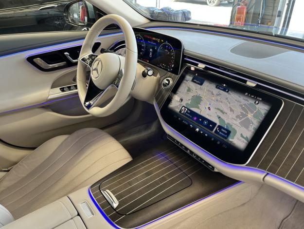 MERCEDES-BENZ Třídy E E 300 de 4MATIC s hybridní technologií EQ (19/22)