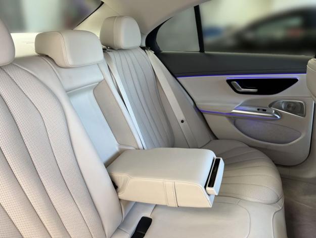 MERCEDES-BENZ Třídy E E 300 de 4MATIC s hybridní technologií EQ (21/22)