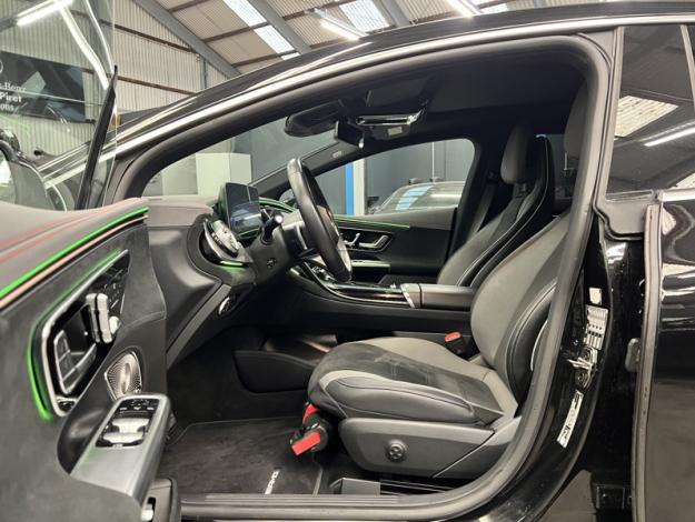 MERCEDES-BENZ EQE 300 Berline AMG Line Toit Pano  