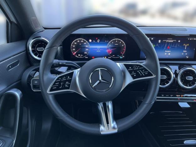 MERCEDES-BENZ A-Třída A 180 (11/21)