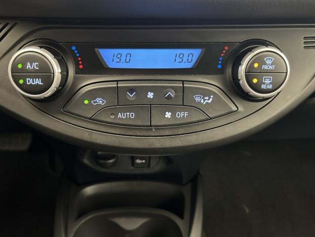 TOYOTA Yaris 1.5 100h France Business  