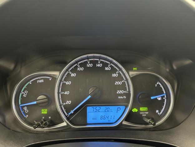 TOYOTA Yaris 1.5 100h France Business  