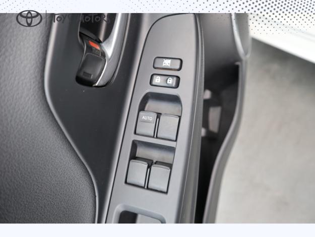TOYOTA Yaris 70 VVT-i Design Y20  