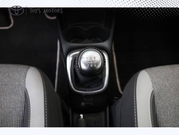 TOYOTA Yaris 70 VVT-i Design Y20  