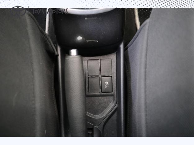 TOYOTA Yaris 70 VVT-i Design Y20  