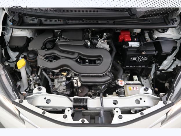 TOYOTA Yaris 70 VVT-i Design Y20  