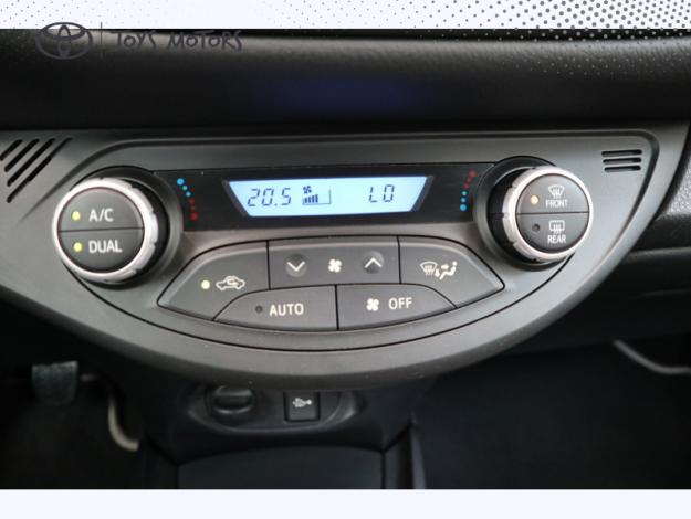 TOYOTA Yaris 70 VVT-i Design Y20  