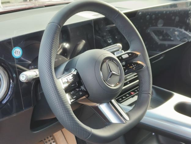 MERCEDES-BENZ GLB 250+ avec technologie EQ  