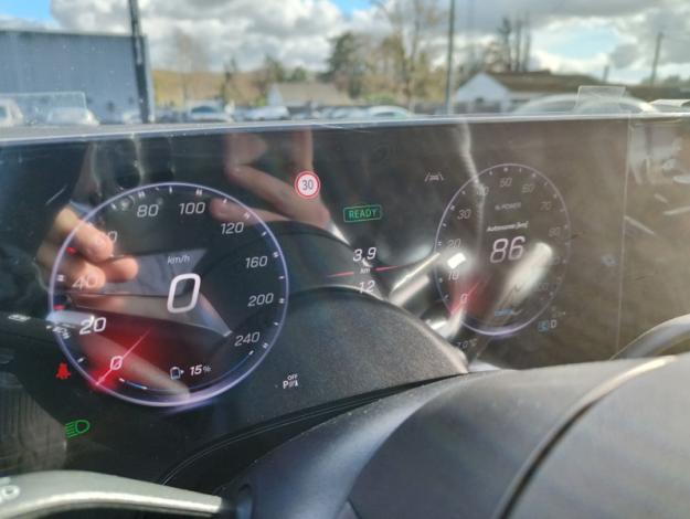 MERCEDES-BENZ GLB 250+ avec technologie EQ  