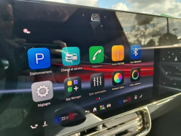 MERCEDES-BENZ GLB 250+ avec technologie EQ  