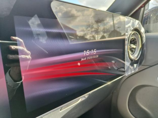 MERCEDES-BENZ GLB 250+ avec technologie EQ  