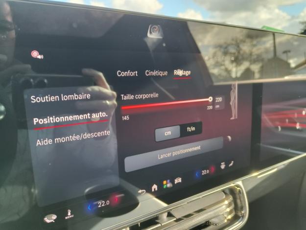 MERCEDES-BENZ GLB 250+ avec technologie EQ  