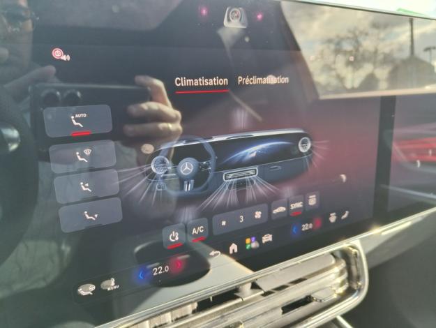 MERCEDES-BENZ GLB 250+ avec technologie EQ  