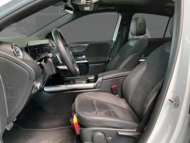 MERCEDES-BENZ GLA 180 AMG Line  