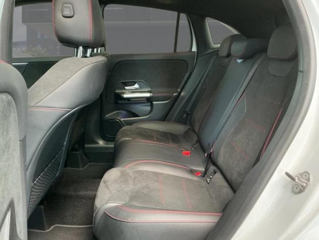 MERCEDES-BENZ GLA 180 AMG Line  