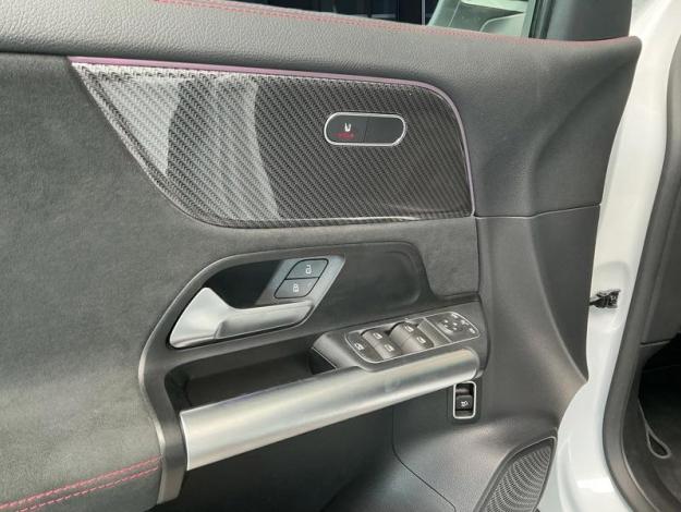 MERCEDES-BENZ GLA 180 AMG Line  