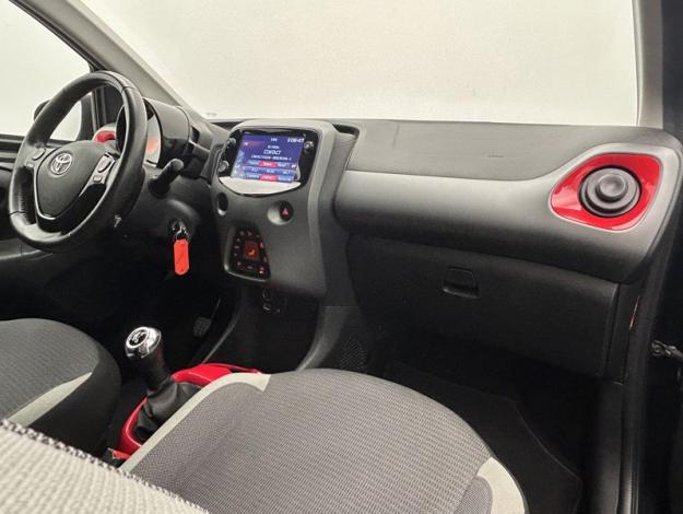 TOYOTA Aygo 1.0 VVT-i x-look   