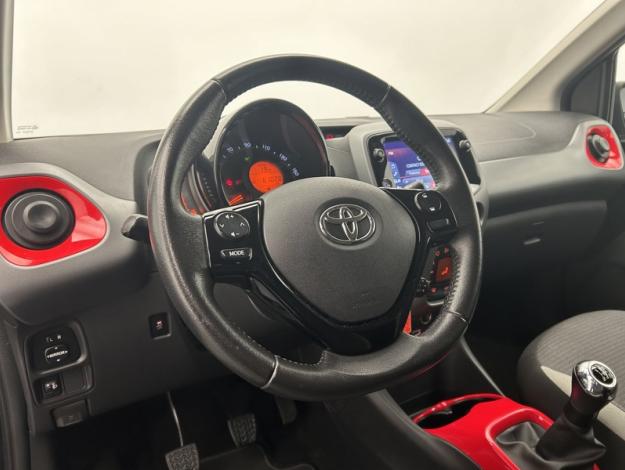 TOYOTA Aygo 1.0 VVT-i x-look   