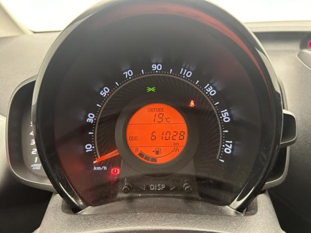 TOYOTA Aygo 1.0 VVT-i x-look   