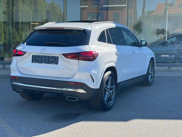 MERCEDES-BENZ GLA 180 AMG Line  