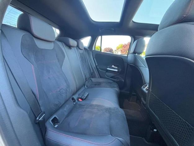 MERCEDES-BENZ GLA 180 AMG Line  