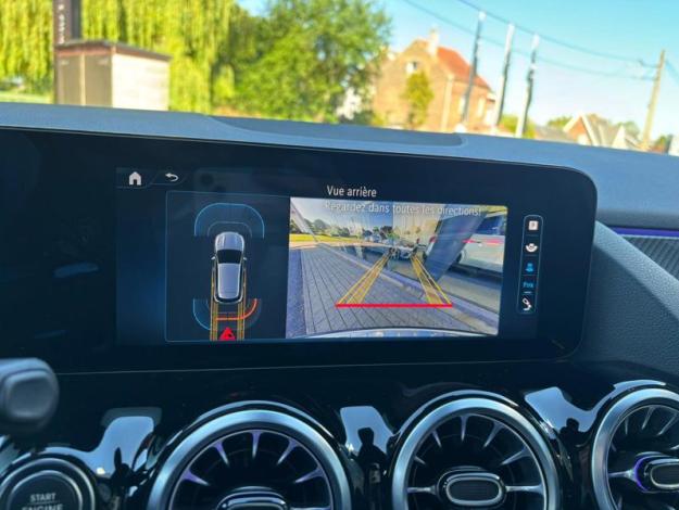 MERCEDES-BENZ GLA 180 AMG Line  