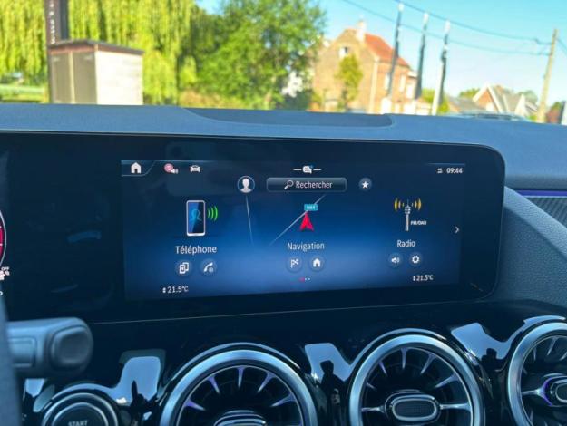 MERCEDES-BENZ GLA 180 AMG Line  