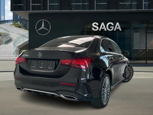 MERCEDES-BENZ A 250 e Berline AMG Line  