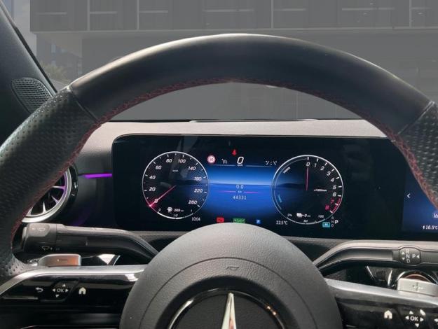 MERCEDES-BENZ A 250 e Berline AMG Line  
