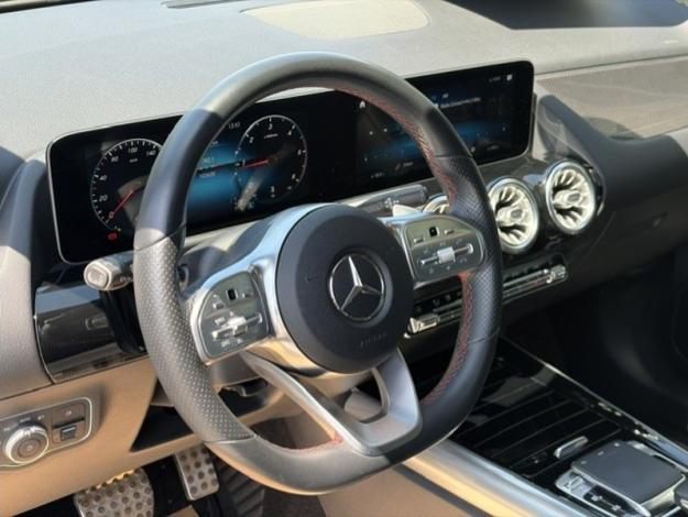 MERCEDES-BENZ B 180 d AMG Pack Night Toit Pano  