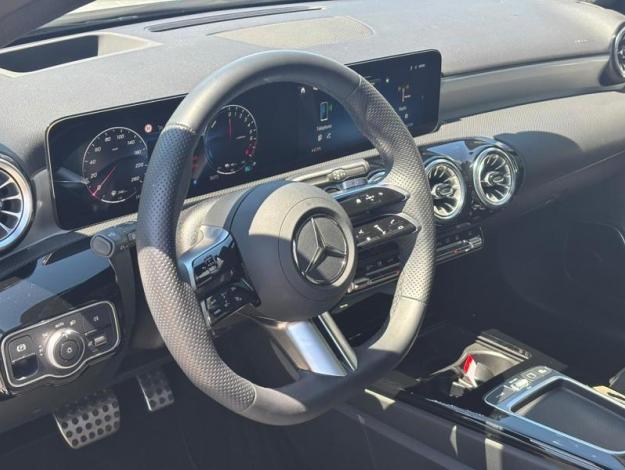 MERCEDES-BENZ A 250 e AMG Pack Night Toit Pano  