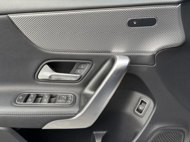 MERCEDES-BENZ A 180 d Berline Luxury Line  