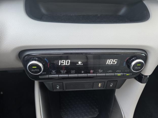 TOYOTA Yaris 116h Iconic  