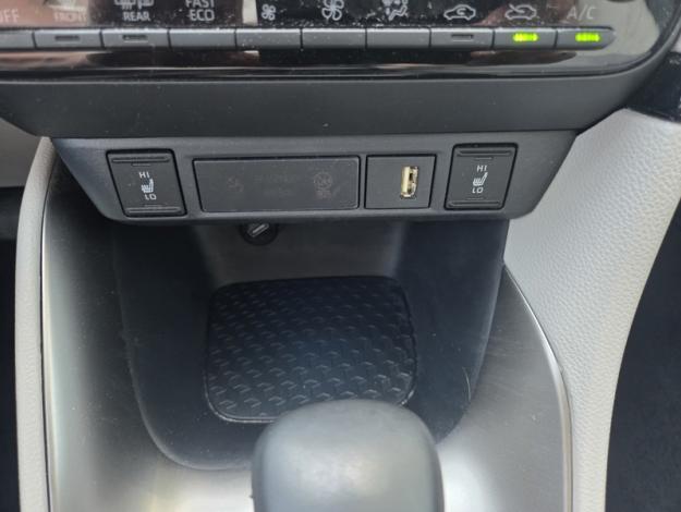 TOYOTA Yaris 116h Iconic  