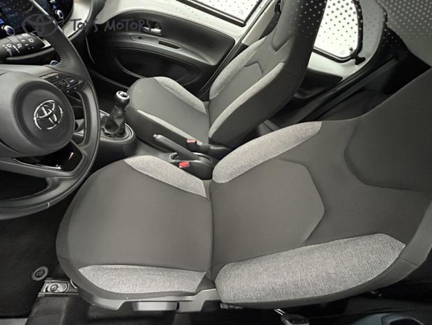 TOYOTA Aygo X 1.0 VVT-i 72 Dynamic   